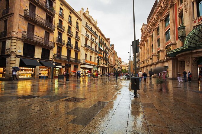 Bohemian Barcelona Neighborhood Evening Tapas & Wine Tour - A sit-down finish at La Palma de Bellafila