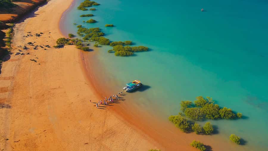 BROOME: DINOSAUR ADVENTURE CRUISE - With Tapas and Cocktail - Setting out across Roebuck Bay