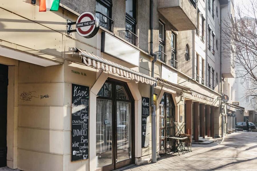 Budapest: Hungarian Wine Tasting with 8 Wines and Tapas - Farm food that does real work