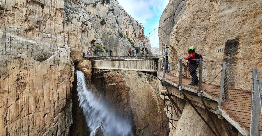 Caminito del Rey & White Village Tour with Tapas from Málaga - Why this Málaga day trip works so well
