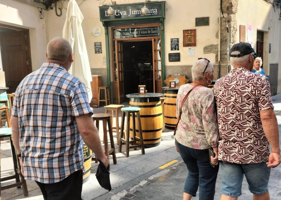 Cartagena: Guided Walking Tour with Tapas and Drinks - Why food is the right way into Cartagena
