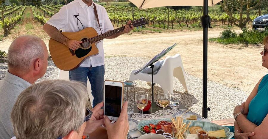 Carvoeiro/Portimão/Alvor: Wine Tour w/ Tasting, Tapas, Music - The 30-minute vineyard walk and wine introduction