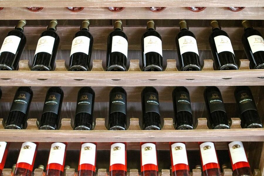 Carvoeiro/Portimão/Alvor: Wine Tour w/ Tasting, Tapas, Music - Four wines matched with four local tapas
