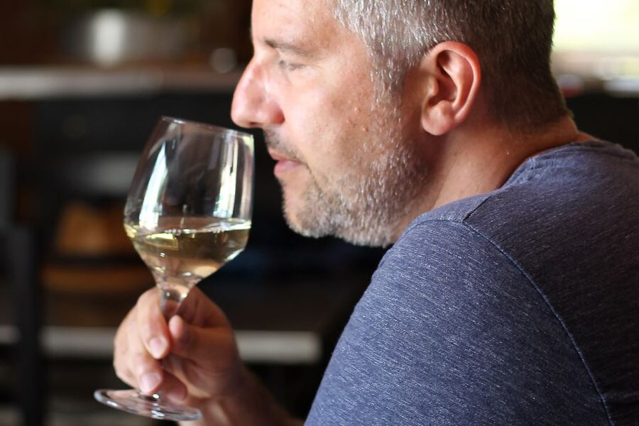 Carvoeiro/Portimão/Alvor: Wine Tour w/ Tasting, Tapas, Music - Portuguese songs at the tasting table