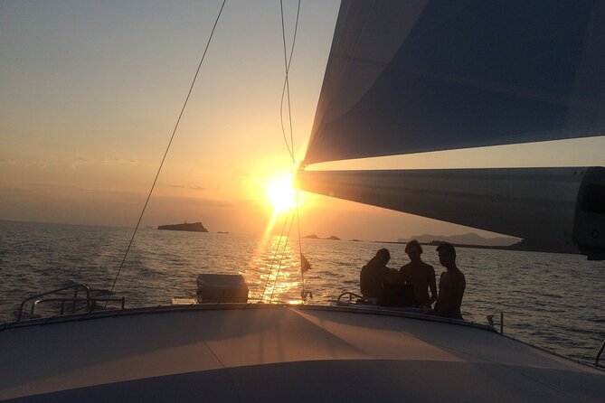 Catamaran sailing at sunset with tapas Palma de Mallorca - Should you book this sunset catamaran?