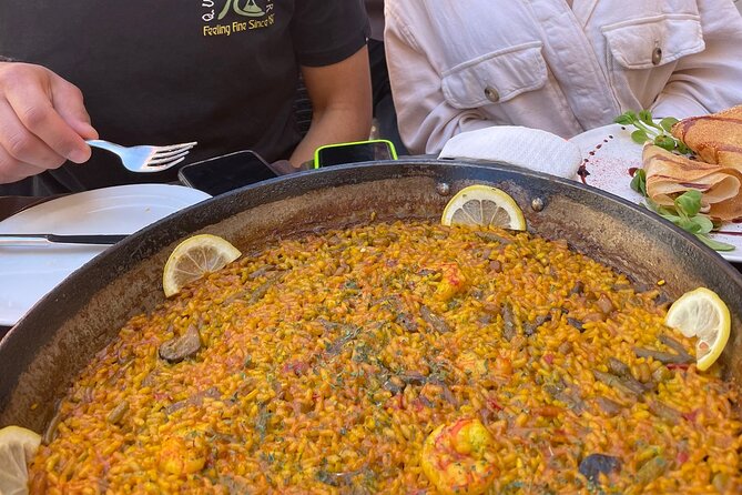 Christmas Tapas and Wine Tour in Valencia - Four bars, three hours, and a taste of Valencia