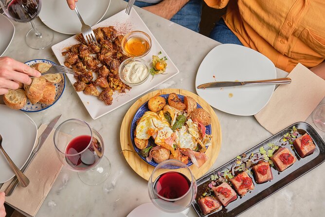 De Tapas in Malasaña: Evening Wine and Tapas Tour - Who should book this Malasaña evening?