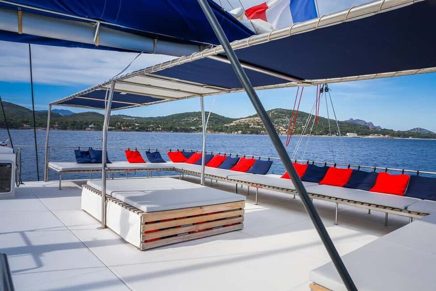 Denia/Jávea: a day at sea with paella on Isla Portitxol - Music, sun, and the ride back