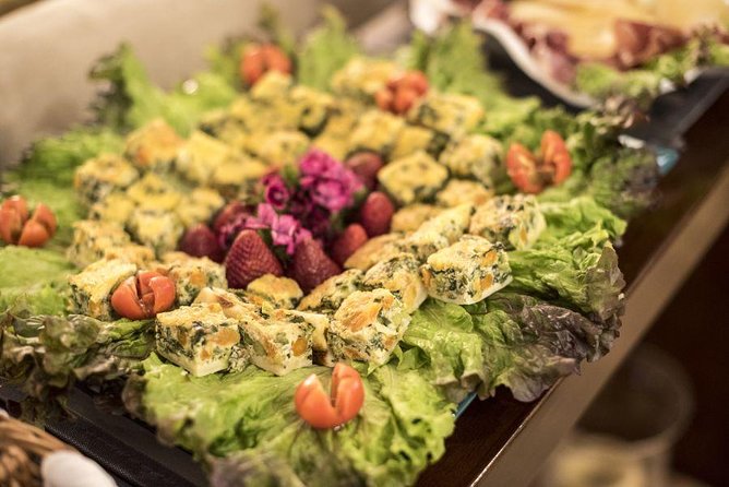 DINNER OR TAPAS in a Poruguese Home - Choosing between dinner and six tapas