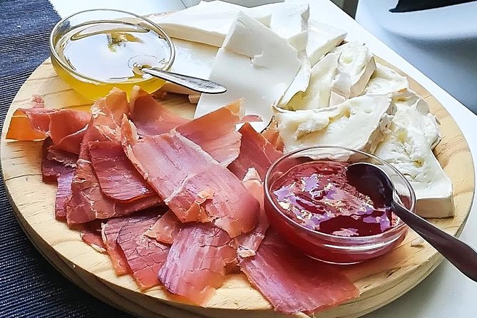 Discover Tavira - Tapas and Wine Tour - What the guide adds