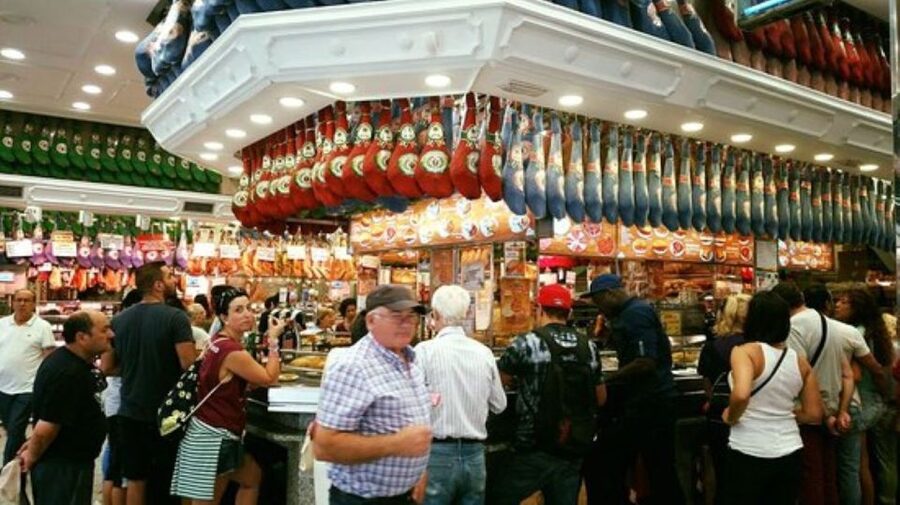 Discover the best "Wines and Tapas in Madrid". - The old center around Plaza Mayor and Mercado de San Miguel
