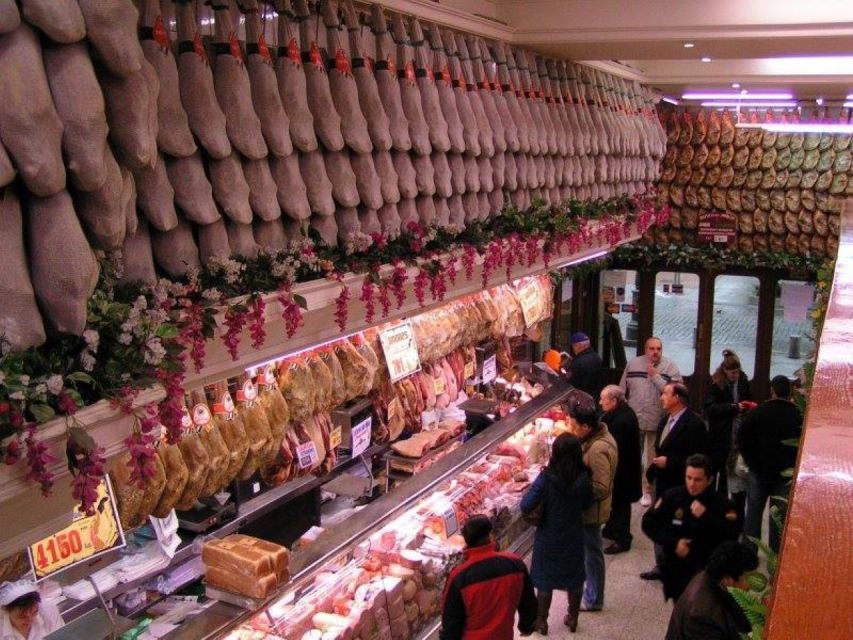 Discover the best "Wines and Tapas in Madrid". - Seasoned olives at El Rincón de la Cava