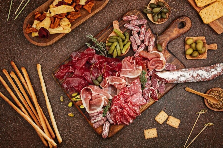 Discover the best "Wines and Tapas in Madrid". - El Anciano Rey de los Vinos and the first glass