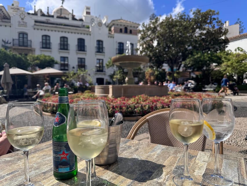 Estepona old town tour with tapas tasting - Meeting on the promenade and entering Estepona Centro