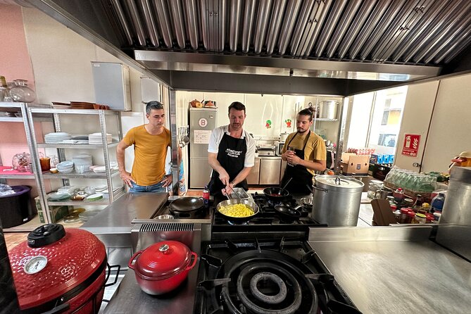 Evening Spanish Tapas Cooking Class with Live Guitar Music - Key points at a glance