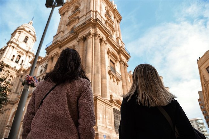 Flamenco, Tapas and Wine Tour: Best of Málaga in one Evening - Group size, walking, and timing