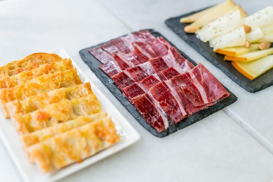 From Madrid: Traditional Villages, Winery Tour & Tapas Lunch - Who should book this experience?