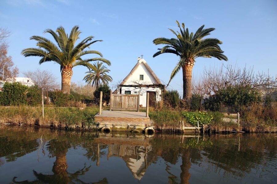 From Valencia: Albufera Private Tour, Paella & Boat Ride - What the barracas reveal about local life