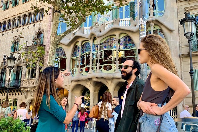 Gaudi, Modernisme And Spanish Wine - Meeting Juliana at Passeig de Gràcia