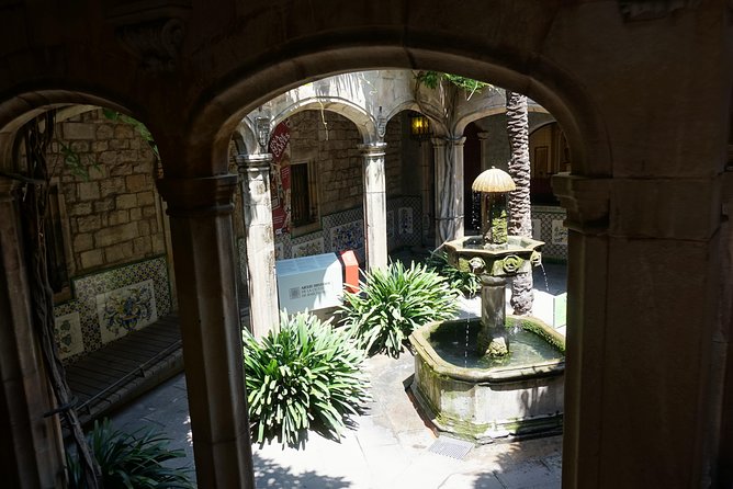 Gothic Quarter Insights & Tapas Experience - Plaça Sant Felip Neri, a quiet square with a difficult past