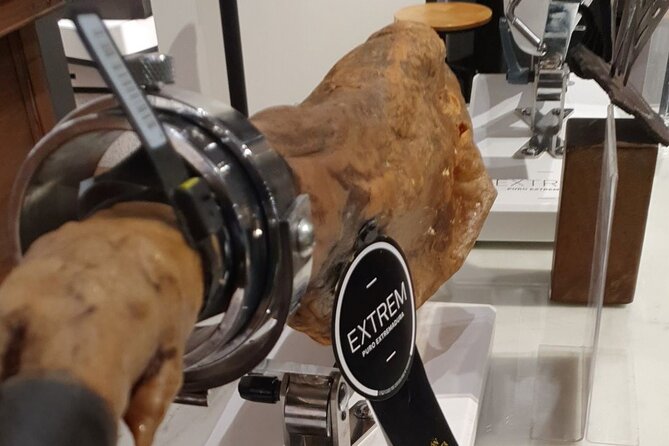 Gourmet Tasting of Iberian Ham Oil and Wine Small Group in Madrid - Starting at C. Mayor 43 in central Madrid