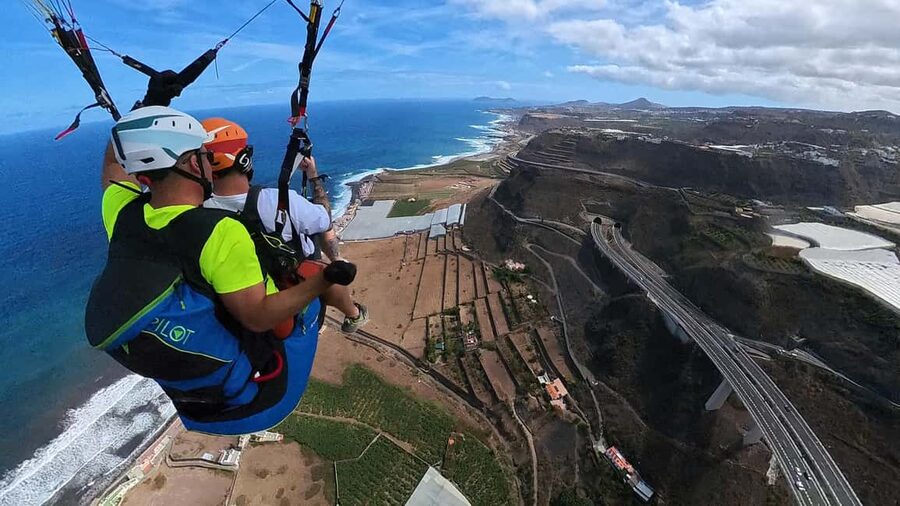 Gran Canaria: Paragliding Flight with Tapas & Pickup - What to bring and what to leave behind