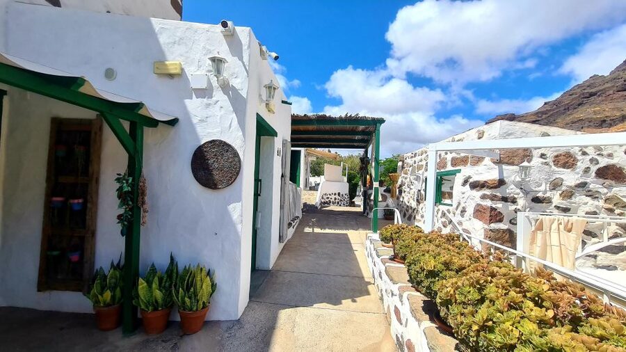 Gran Canaria: Spanish Tapas and Wine Tasting Tour in Mogan - What happens from arrival to the final glass
