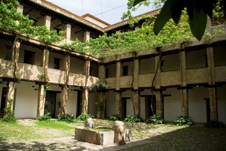 Granada Albaicín: 2.5-Hour Tapas & Drinks Walking Tour - Why the Albaicín makes a good tapas route
