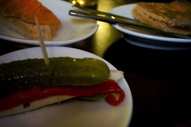 Granada Albaicín: 2.5-Hour Tapas & Drinks Walking Tour - Three tapas, three drinks, and a wine stop