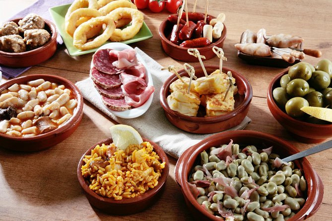 Granada and Albaicin: Wine and Tapas Tour - A 7:45 pm start in central Granada