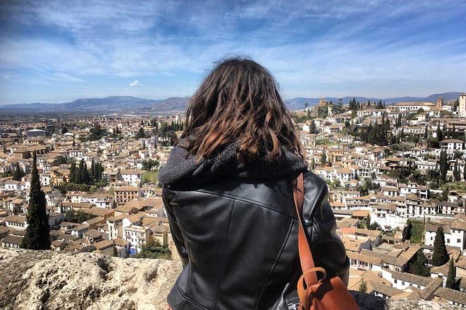 Granada and Albaicin: Wine and Tapas Tour - What the guides add to the evening