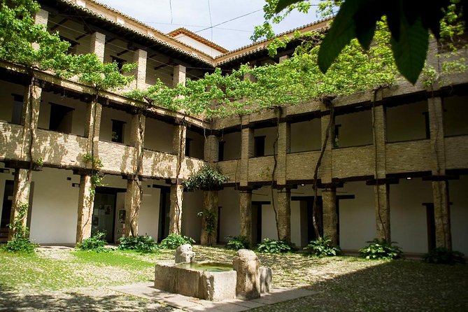 Granada and Albaicin: Wine and Tapas Tour - Three bars in the Albaicín