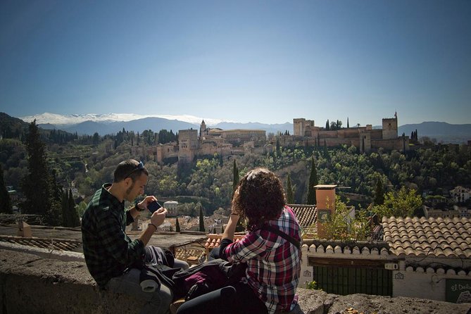 Granada and Albaicin: Wine and Tapas Tour - Calle Calderería Nueva and Granada’s Moorish quarter
