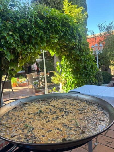 Dinner with Paella on a Terrace in the Albayzín and Live Flamenco