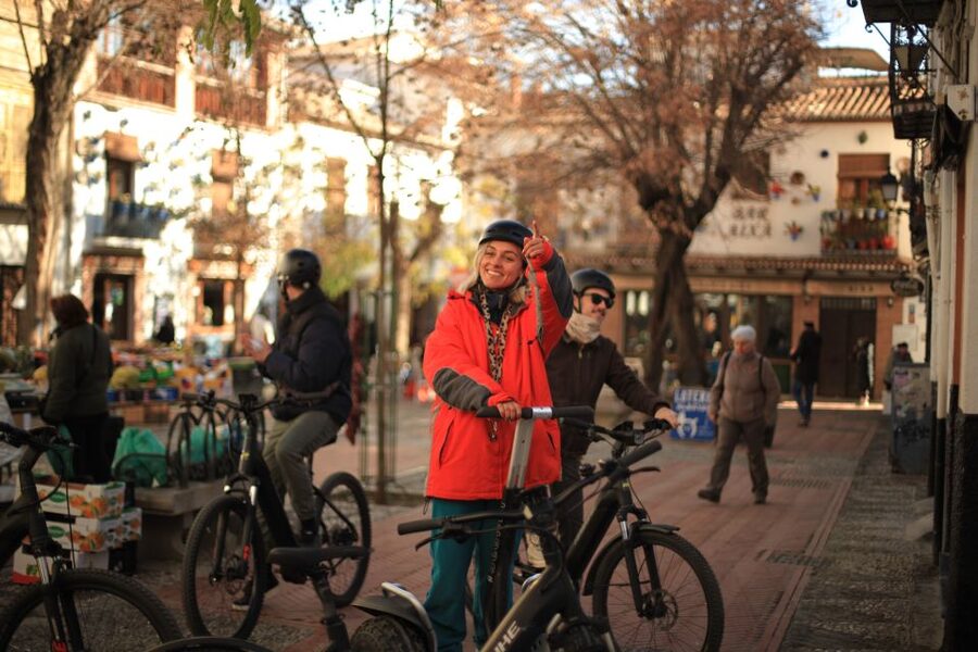 Granada: Highlights & Viewpoints eBike Tour with Tapas Break - Key points at a glance