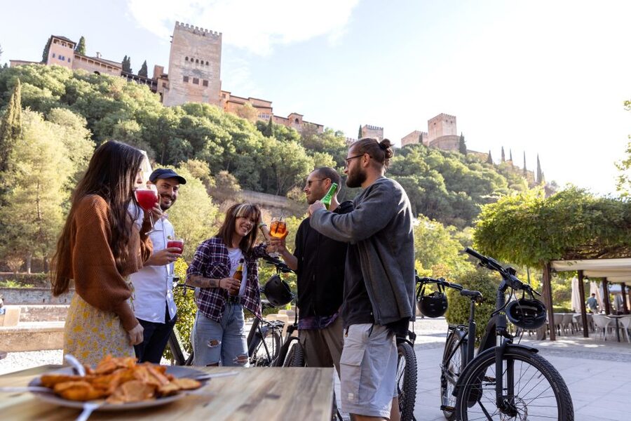 Granada: Highlights & Viewpoints eBike Tour with Tapas Break - Guides who shape the experience