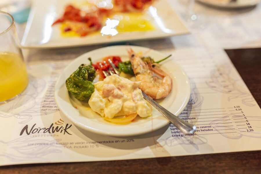 Granada: Tapas Crawl - Granada’s tapas custom, served one bar at a time