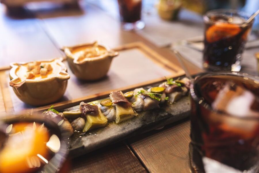 Granada: Tapas Crawl - Walking between Granada’s local bars