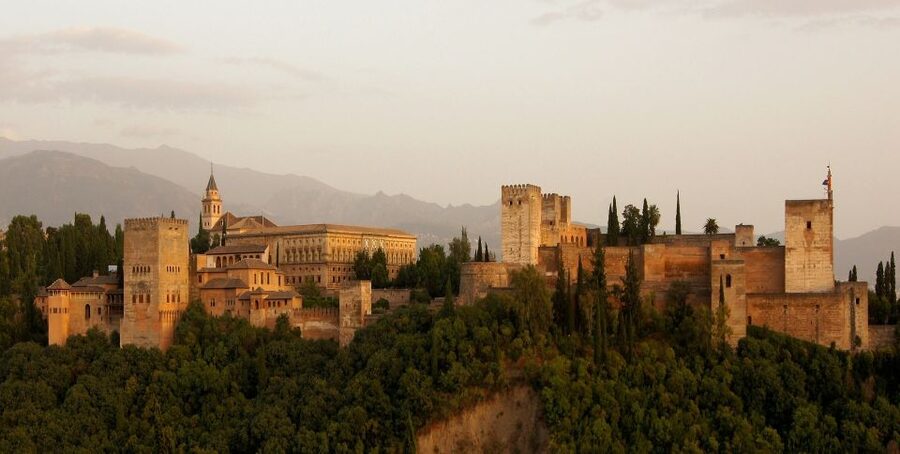 Granada: Tapas Tasting Guided Tour - Why the guide matters more than the menu