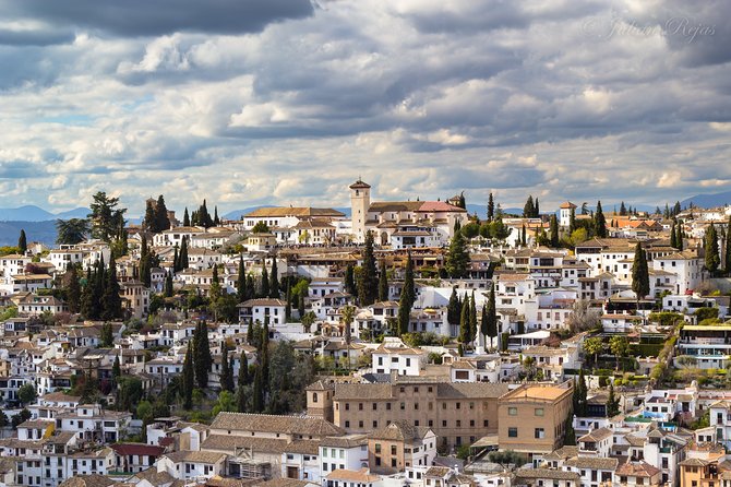Granada Tapas Trail & Gypsy Flamenco Show - Albaicín’s white streets and the second food stop