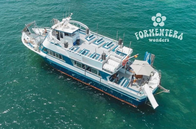 Ibiza: Formentera Cruise Breakfast, Paella, OpenBar & Sports - Water sports without a complicated setup
