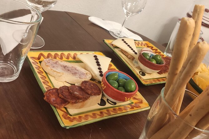 Indulge in Cordoba: Local Wines & Tapas Tasting - Who should book this Córdoba tasting?