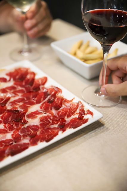 Jamón Experience Essential: Iberian Ham Tasting in Barcelona - Why this 30-minute tasting works in a busy Barcelona day