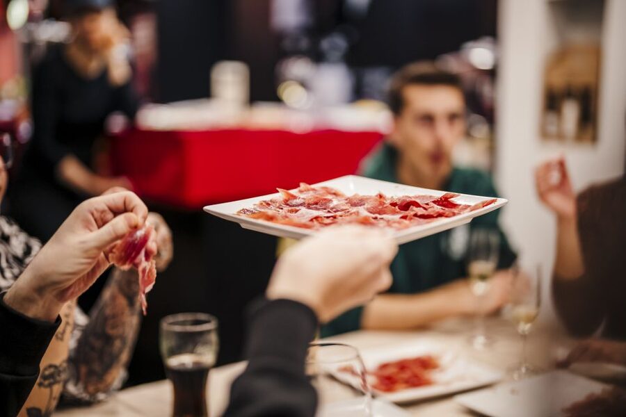 Jamón Experience Master Plus: Ham, Wine & Cheese Tasting - What the visit feels like from start to finish