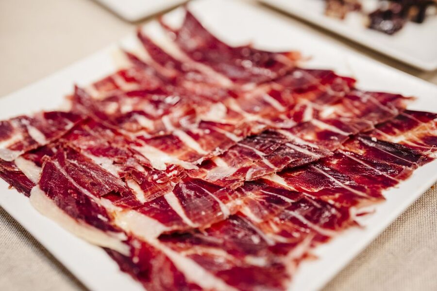 Jamón Experience Master Plus: Ham, Wine & Cheese Tasting - Why the Sagrada Familia location helps