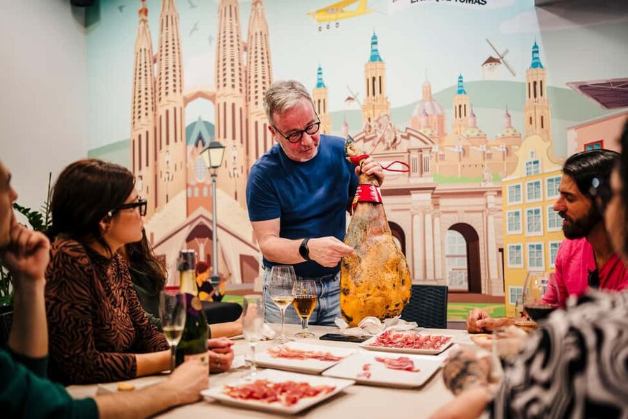 Jamón Experience Premium: Iberian Ham Tasting in Barcelona - What the Jamón Master adds