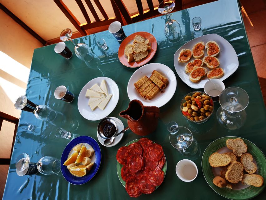 Las Palmas: 100% Local Tapas & Beach views - Stories behind the bars
