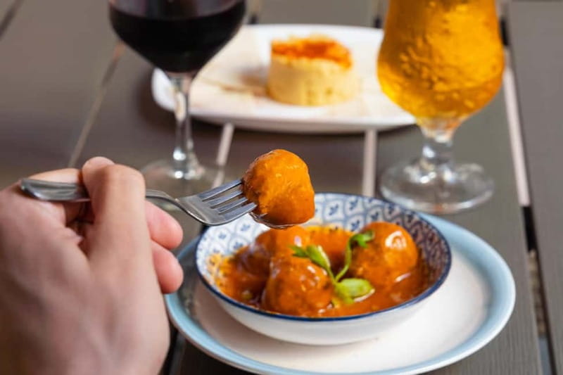 Las Palmas: Gourmet Tapas and Wine Tour in the Old Town - Key points to know before booking
