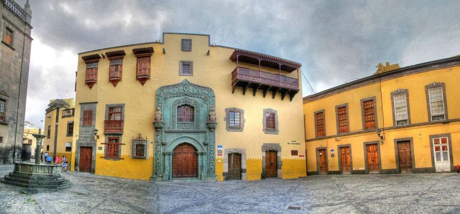 Las Palmas: Private Old City Guided Walking Tour with Tapas - The local tapa stop