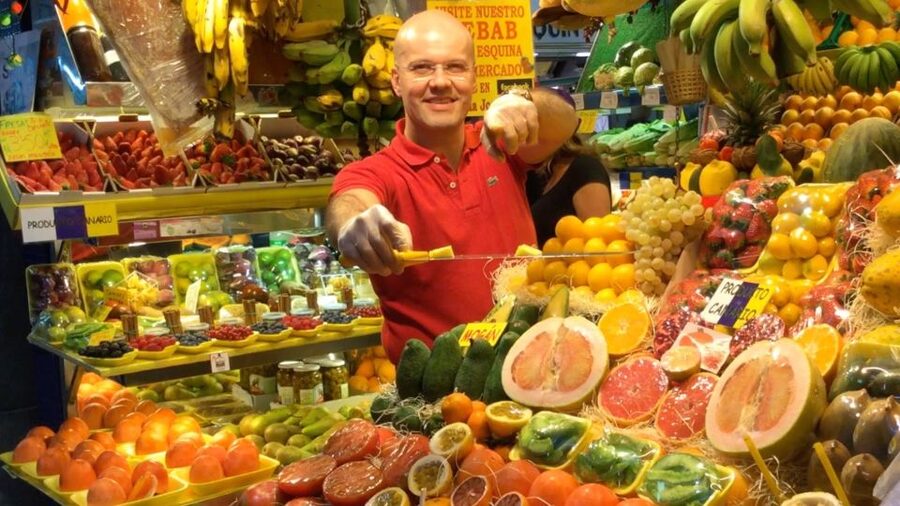 Las Palmas: Private Old City Guided Walking Tour with Tapas - What the $65 price buys you